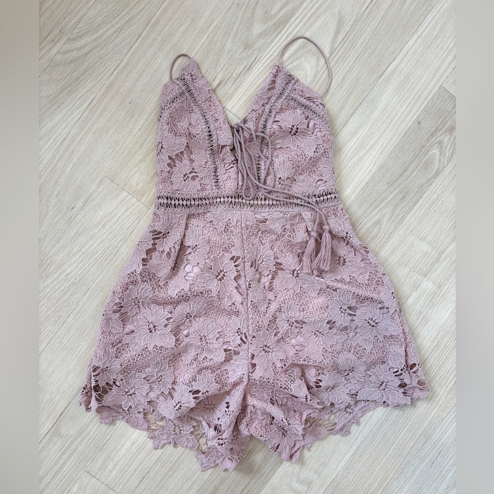 LOCK & KEY DUSTY ROSE LACE ROMPER SIZE SMALL